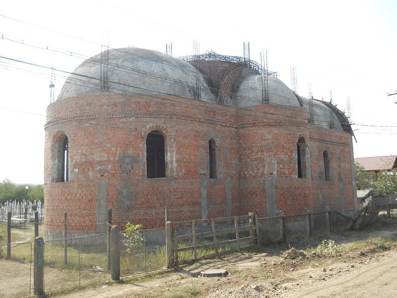 Biserica în construcție